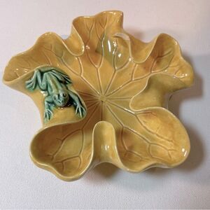 Frog on Lily Pad dish VINTAGE made in the People’s Republic of China